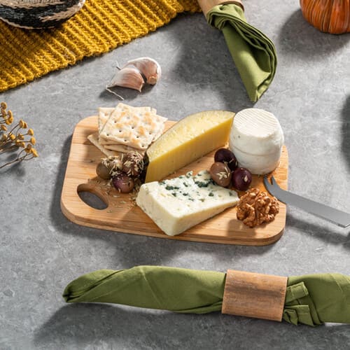 Conjunto de tábua de corte e pequena faca de queijo em bambu